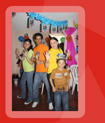 Shows musicales, mini carnavalito con sonido, luces y recreacion.